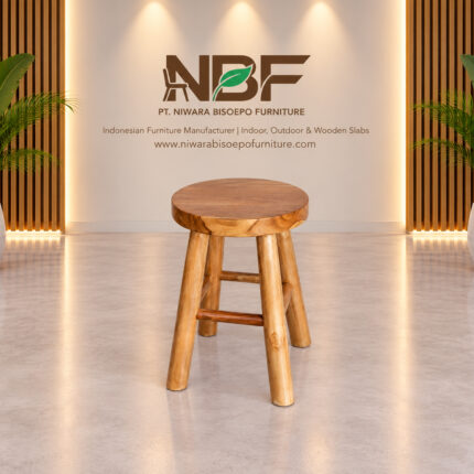 Javana artisan round teak wood stool by Indonesian furniture manufacturer Niwara Bisoepo