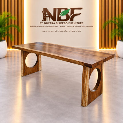 Circular cut-out Suar wood dining table displayed in the Niwara Bisoepo Furniture studio